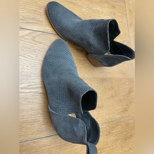 Women’s grey booties